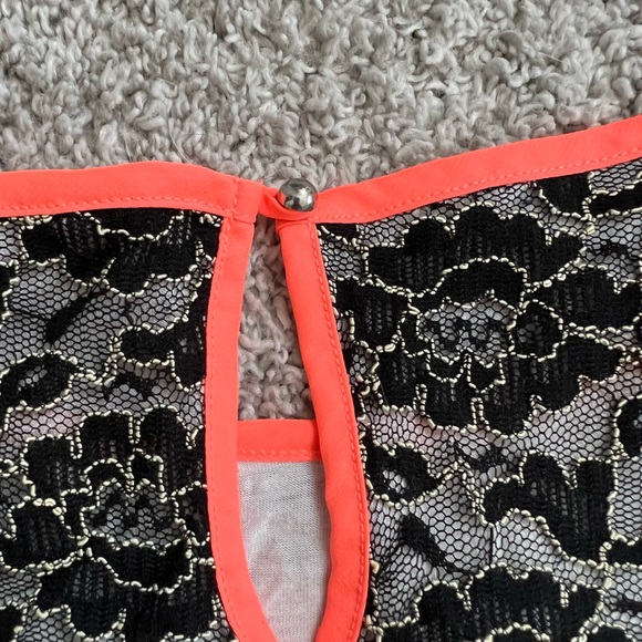 Tank top bundle - banana republic and outback red - Picture 2 of 11